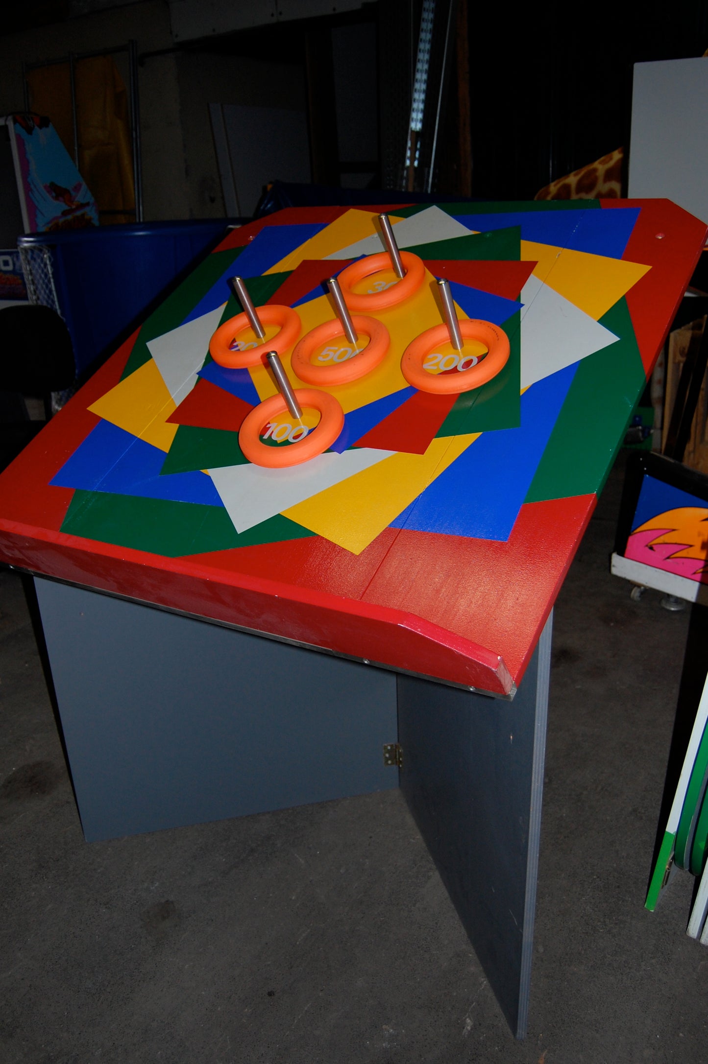 Ringwerfen bunt auf rot