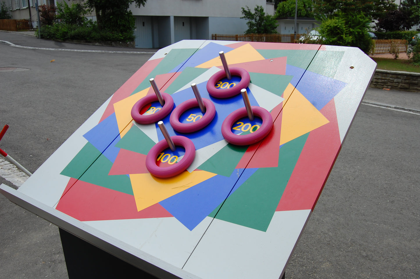 Ringwerfen bunt auf grau