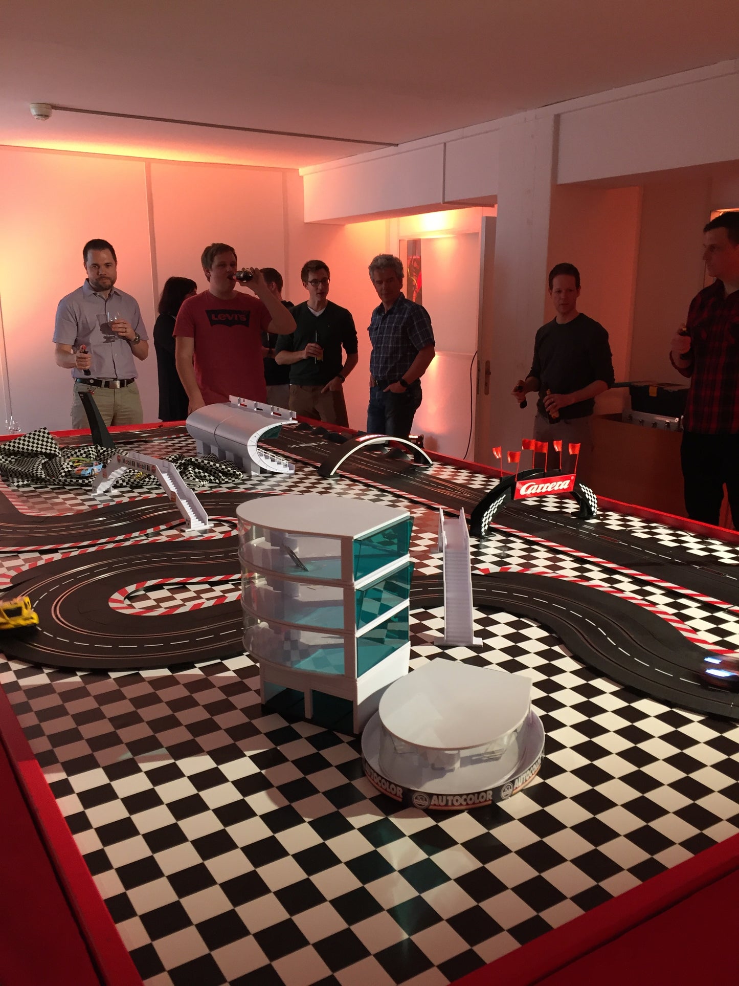 Carrerabahn 2-spurig modern mittel