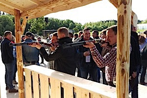 Schiess Salon mit Winchester